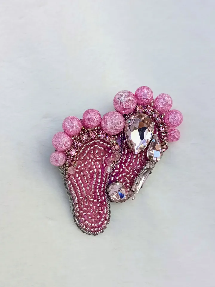 Beaded pink rhinestone heels brooch for women, newborn baby girl gift, new mom gift, nurse gifts, obgyn gift
