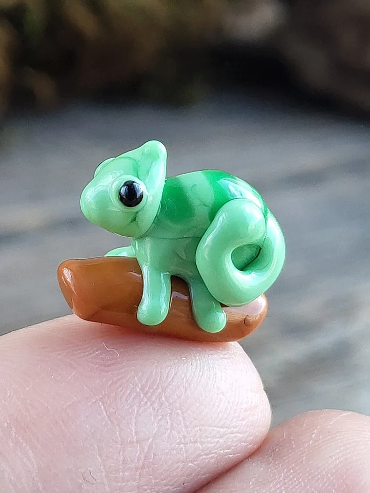 CHAMELEON FIGURINE glass figurines MIniature Chameleon ornament Glass Chameleon scuplture Chameleon gift Reptile figurine Terrarium Aquarium