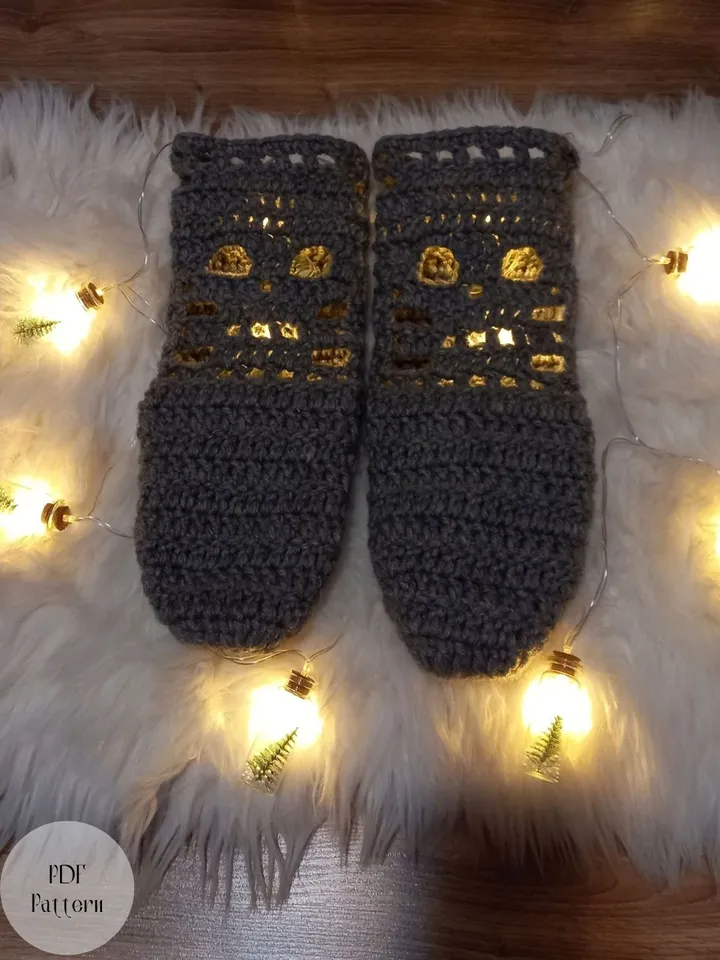 Crochet socks pattern, House slippers with skulls, PDF Pattern warm socks, Wool women's slippers