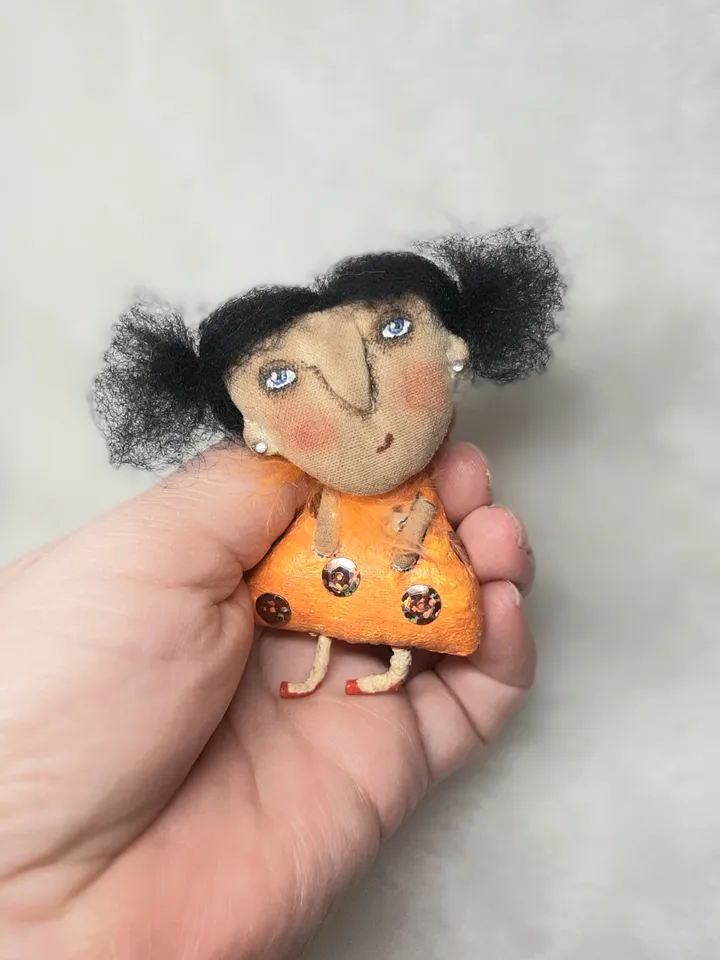 Textile brooch