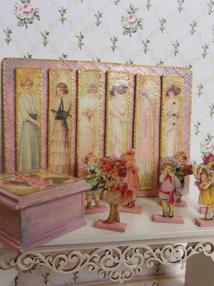 Dollhouse accessories. A set of miniature items.1:12 scale.