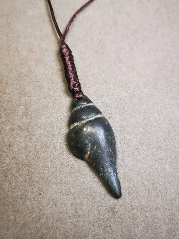 Gandhanra Antique Shankha(Divine Conch) Badge,Tibetan Buddhist Protective Amulet Pendant,Made of Thokcha,60 Years Old