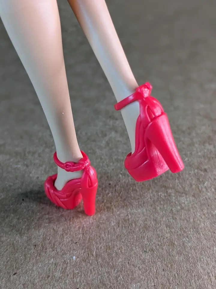 Red high heel buckle shoes for 1/6 scale female dolls
