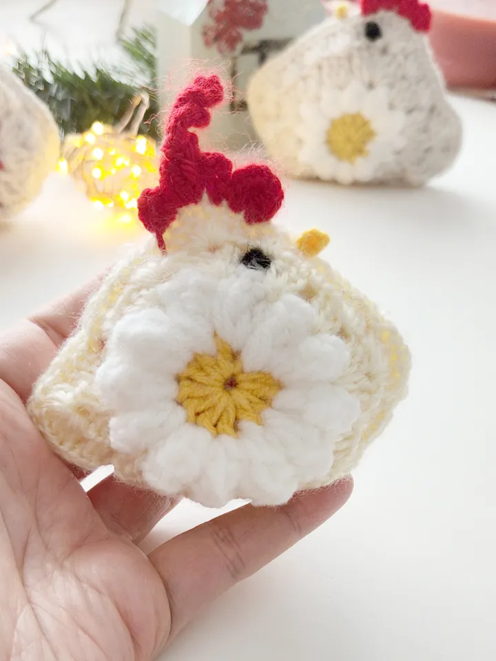 Granny Square Chick Crochet Pattern – Adorable Christmas Tree Ornament