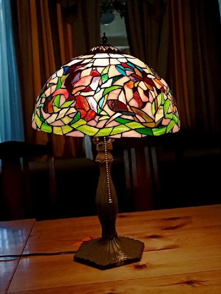 Tiffany Lamp with Irises, Stained Glass Iris Lamp, Handmade Tiffany-Style Lamp, Art Glass Lamp with Irises, Floral Stained Glass Table Lamp, Custom Tiffany-Inspired Iris Lamp