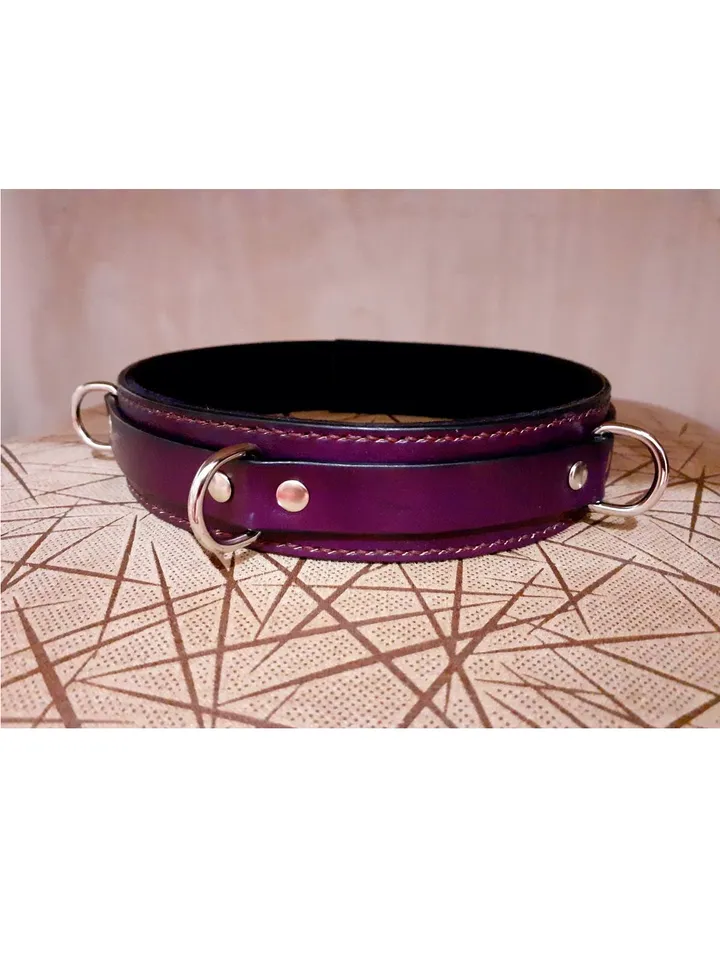 Hypoallergenic purple leather sub collar with soft suede lining