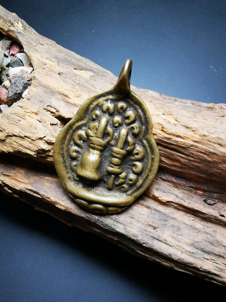 Gandhanra Antique Tibetan Buddhist Protective Amulet Pendant,A Tibetan vajra (club) and tribu (bell),Made of Copper, 50 years old