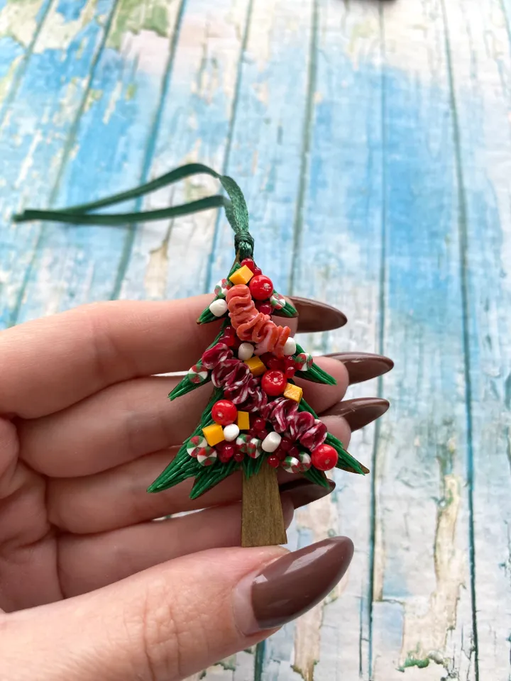 Miniature Christmas Charcuterie board with polymer clay Souvenir Tree
