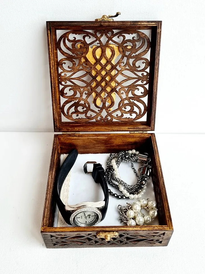 Wooden jewelry box Bride and groom figurines Unique jewelry box Handmade box 珠寶盒