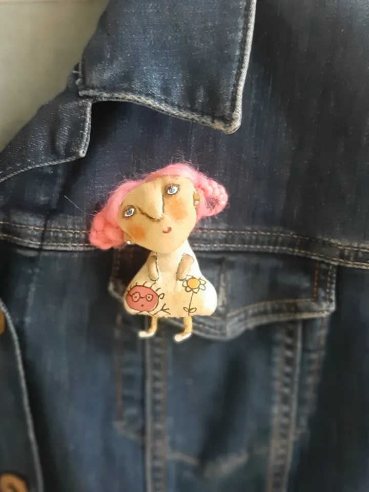 Textile brooch