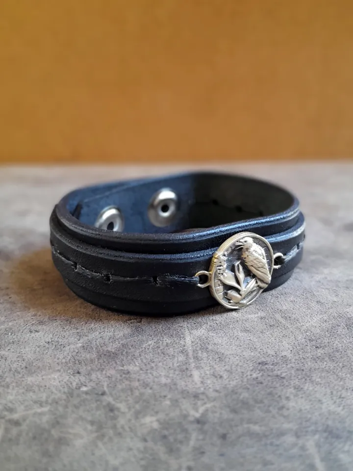 Black Raven Bracelet, Handmade Adjustable Full Grain Leather Cuff, Men Bracelet, Crow Pendant Bangle, Minimalist Gothic Leather Jewelry