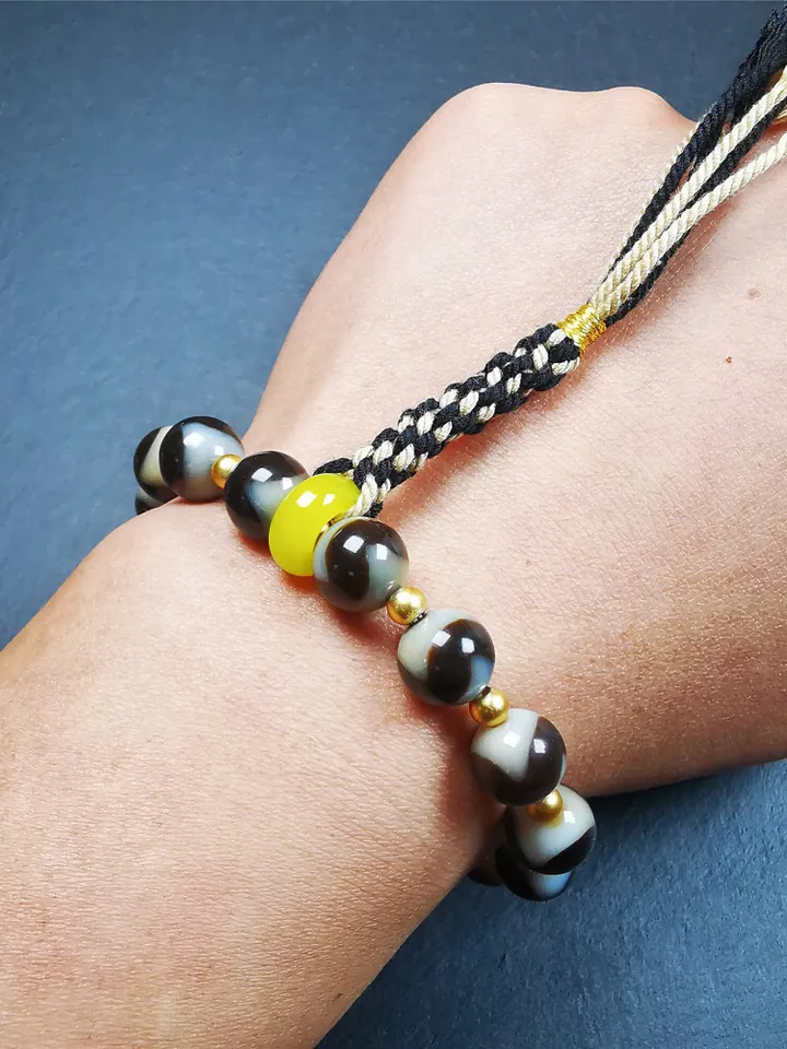 Gandhanra Tibetan Tiger Tooth Dzi Bead Bracelet Mala, 15 Beads,8.6"