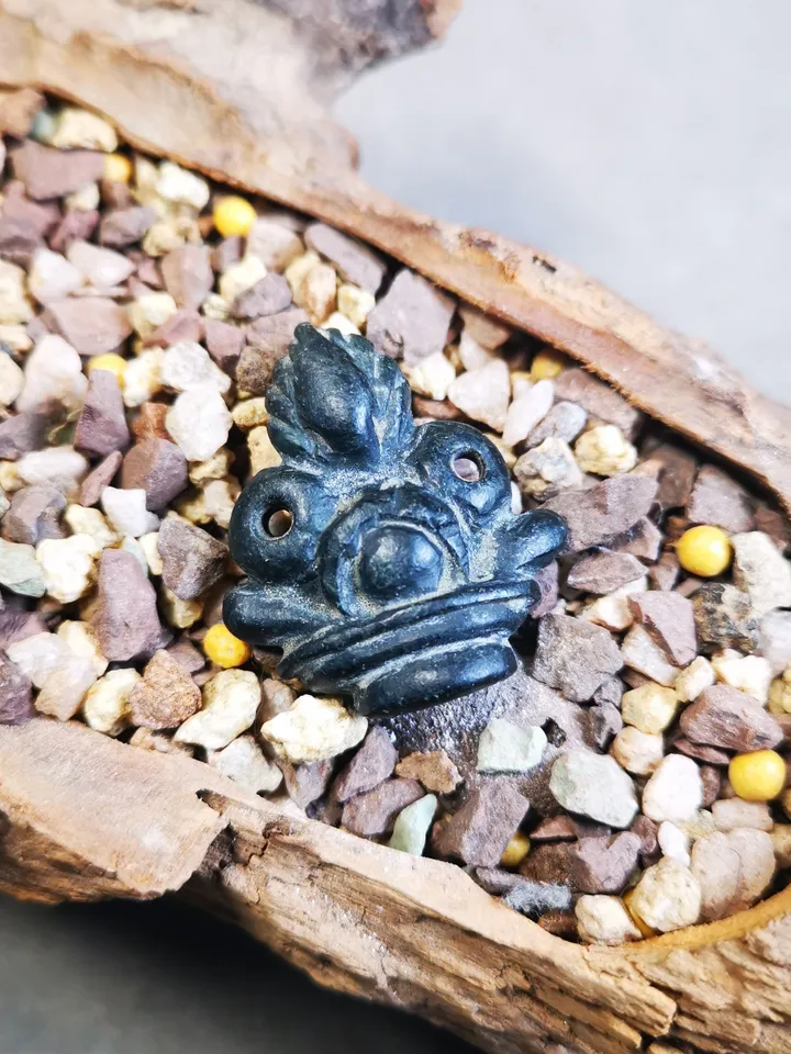 Gandhanra Hand Carved Tibetan Buddhist Amulet Pendant,Mani Jewel/Wish-Fulfilling Cintamani Badge, Nubro,made of Obsidian