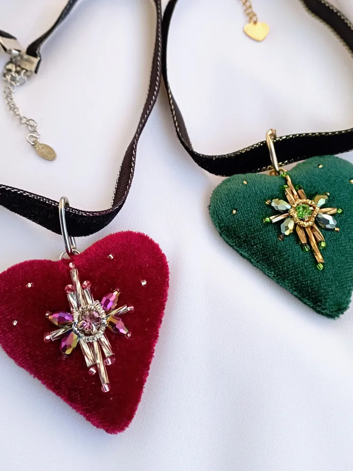 Handmade emerald heart jewelry set necklace choker and earrings, valentines day gift, heart shaped jewelry, love gift