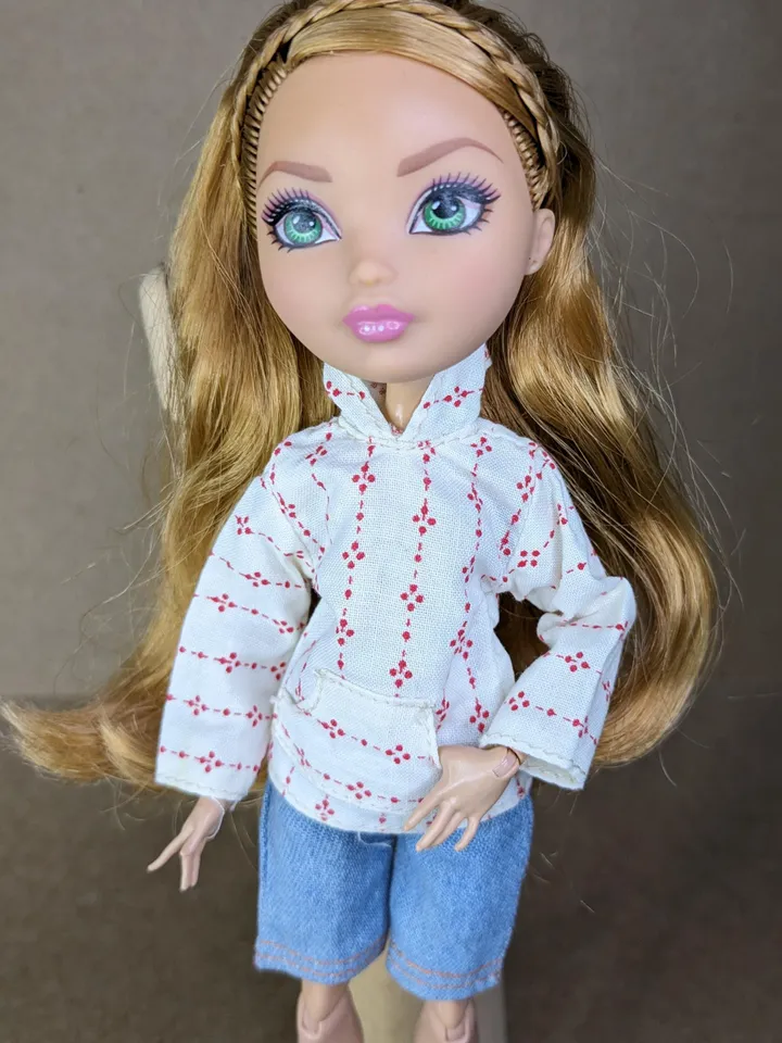 White shirt for 10.5-inch female dolls (MH, EAH)