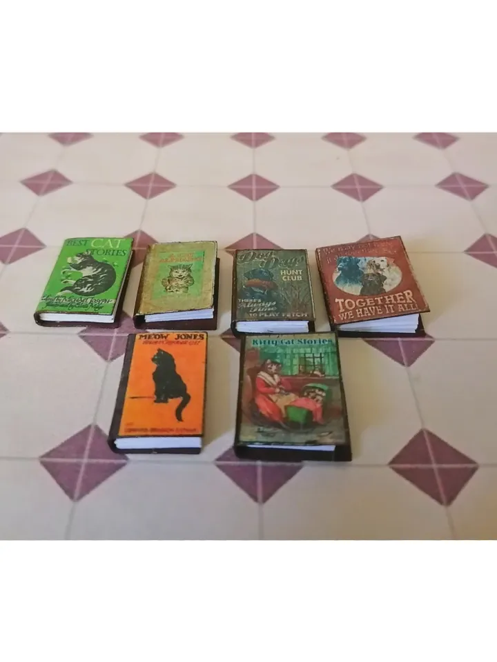 Books. A set of books. 6 items.1:12 scale.