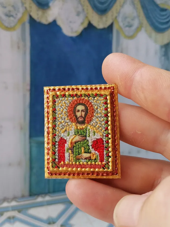 Miniature icon. Christmas icon.1:12 scale.Dollhouse miniature. Christmas. 1:12.Handmade. Imitation of beads.