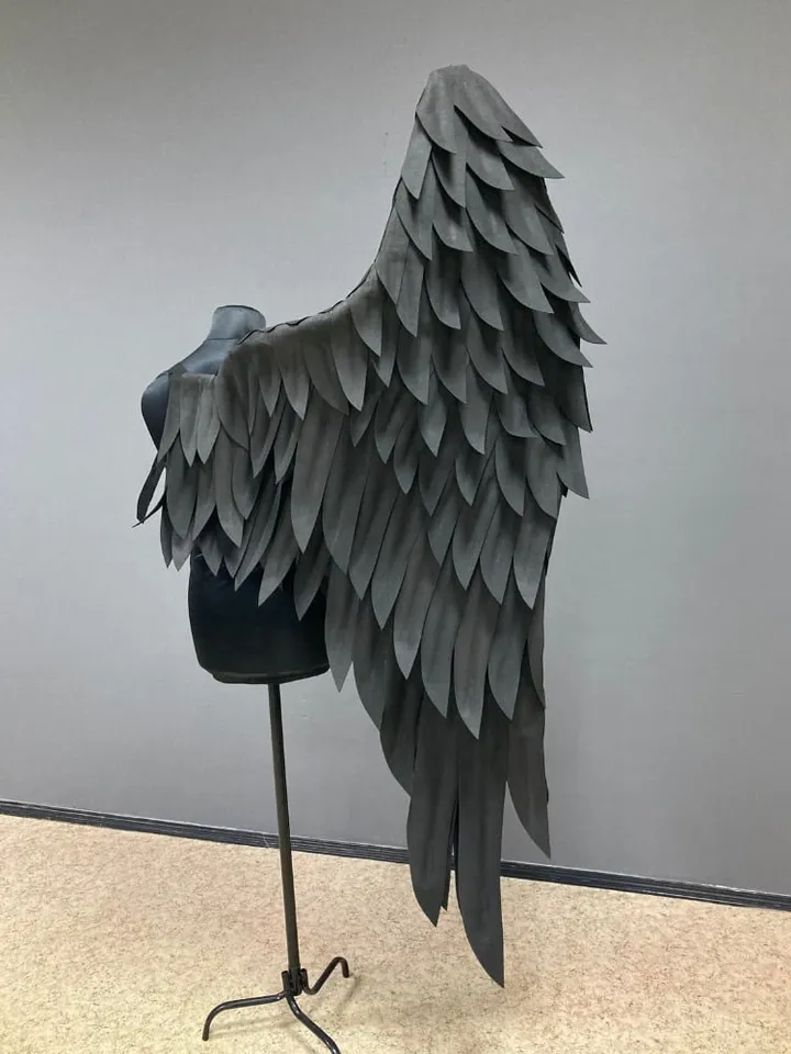 one wing cosplay, one black wing, sephiroth wing, Sephiroth cosplay, black wings, angel wings