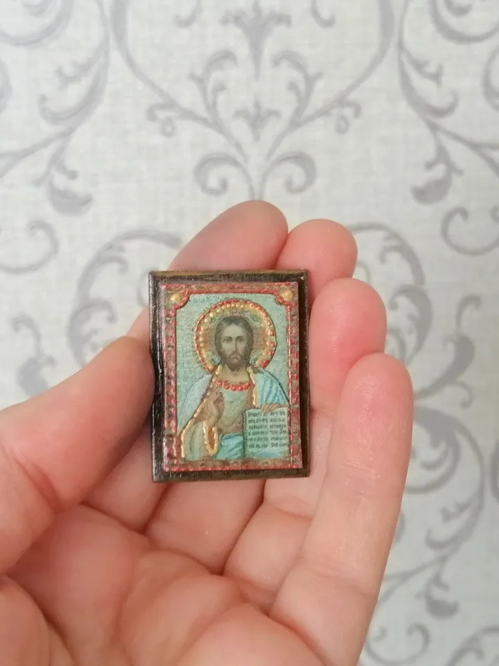 Miniature icon. Christmas.1:12 scale.Dollhouse miniature. Christmas. 1:12.
