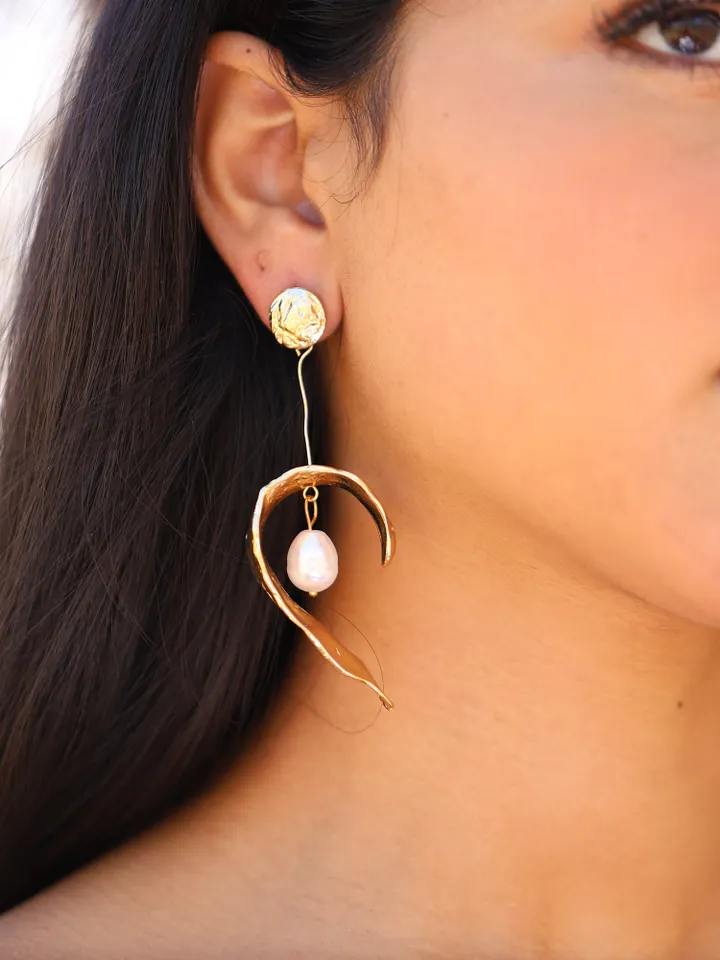 Gold Boho Wedding Earrings, Pearl Bridal Earrings, Vintage Chandelier Wedding Earrings, Statement Bridal Jewelry, Statement Wedding Earrings