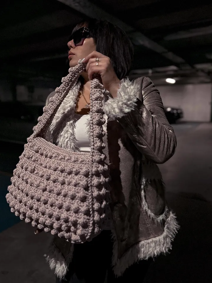 Women Crochet Tote Bag with Bobbles and Zipper in Powder Pink