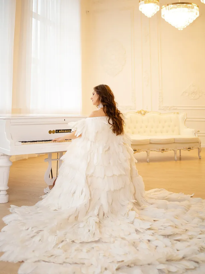 White Feather Cape, White Swan Dress, Fluffy Bridal Robe, Photoshoot Gown, Maternity Robe, Tulle Boudoir Dress, Train Dress, Ruffle Dress