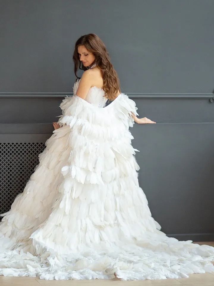 White Feather Cape, White Swan Dress, Fluffy Bridal Robe, Photoshoot Gown, Maternity Robe, Tulle Boudoir Dress, Train Dress, Ruffle Dress