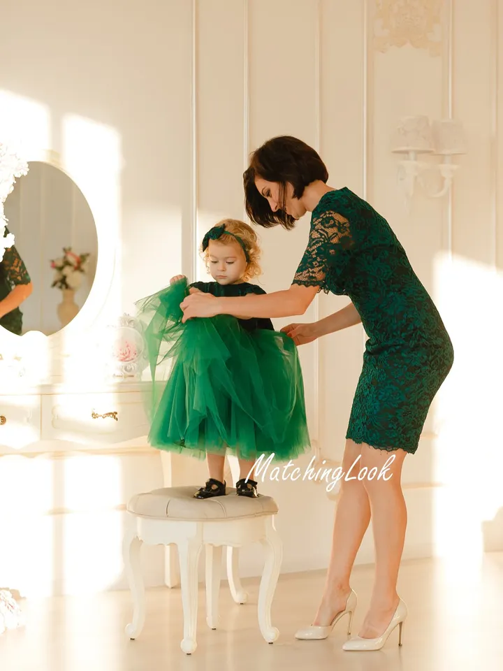 Emerald Green Dress, Women Lace Dress, Elegant Dress, Green Pencil Dress, Formal Dress, Photoshoot Dress, Wedding Guest Dress, Extravagant