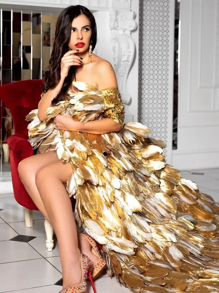 Gold Feather Robe, New Year Outfit, Maternity Photoshoot Robe, Feather Cape, Boudoir Robe, Pregnancy Robe, Maternity Boudoir Dress, Luxury