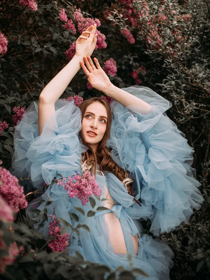 Blue maternity tulle boudoir robe for photoshoot