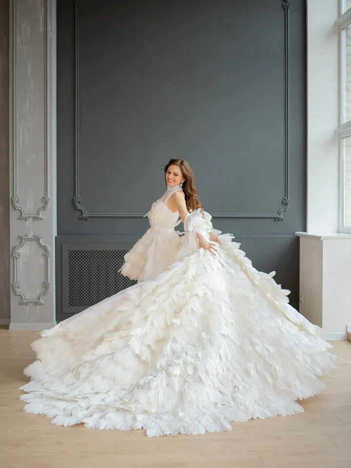 White Feather Cape, White Swan Dress, Fluffy Bridal Robe, Photoshoot Gown, Maternity Robe, Tulle Boudoir Dress, Train Dress, Ruffle Dress