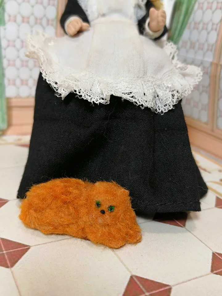 Dollhouse cat.1:12 scale.