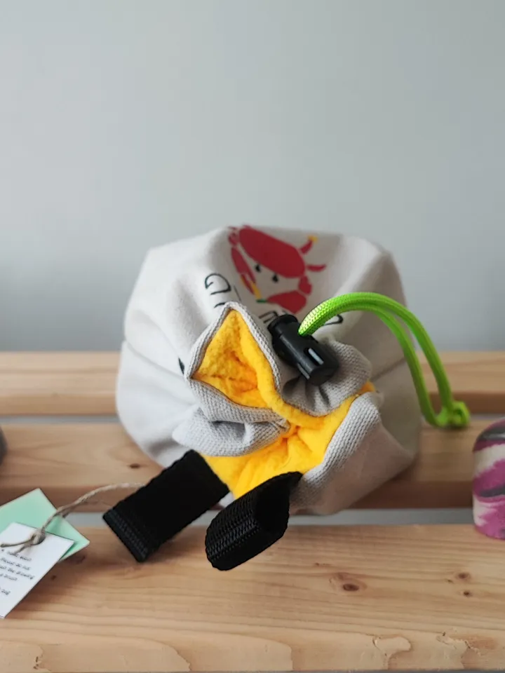 Chalk bag Crab style for rock climbing and bouldering