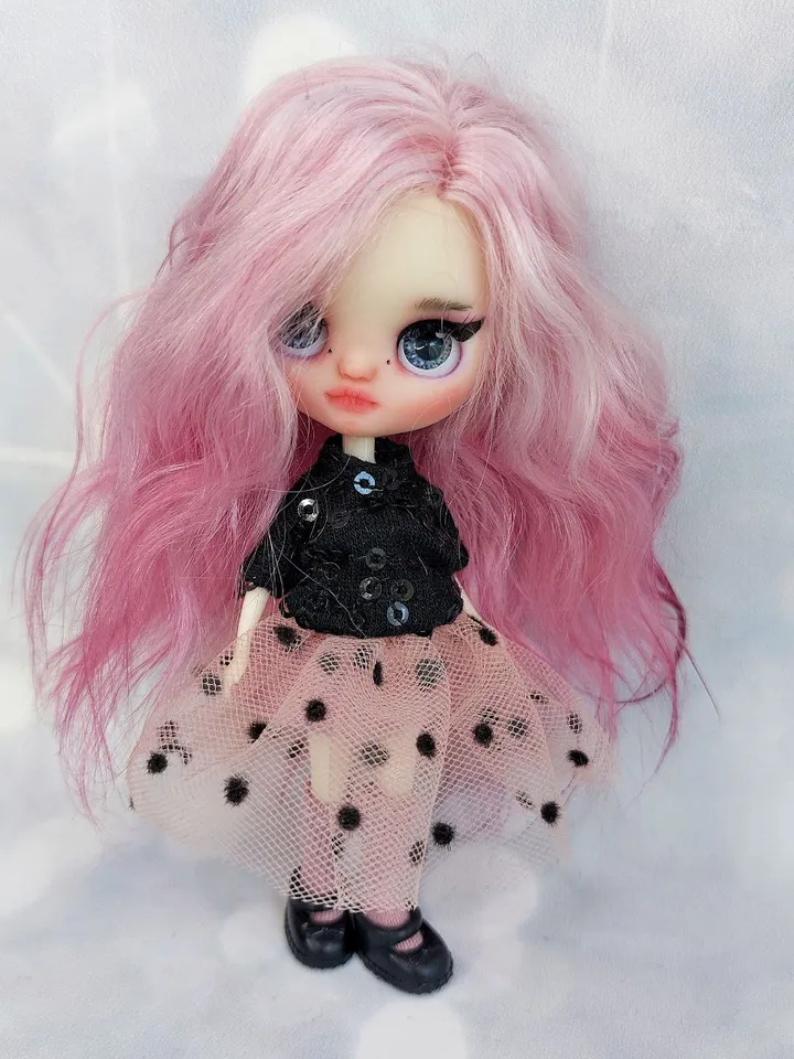 Petite Blythe doll with pink hair