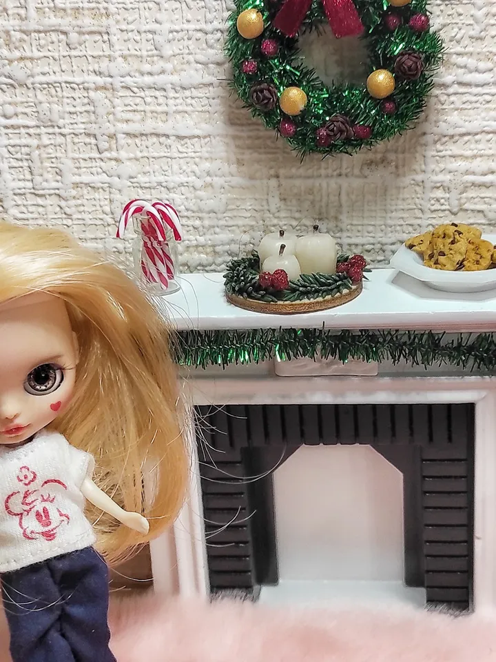 Christmas candles for dolls and dollhouses - doll house decorations for Christmas - candles for dolls - dollhouse decor