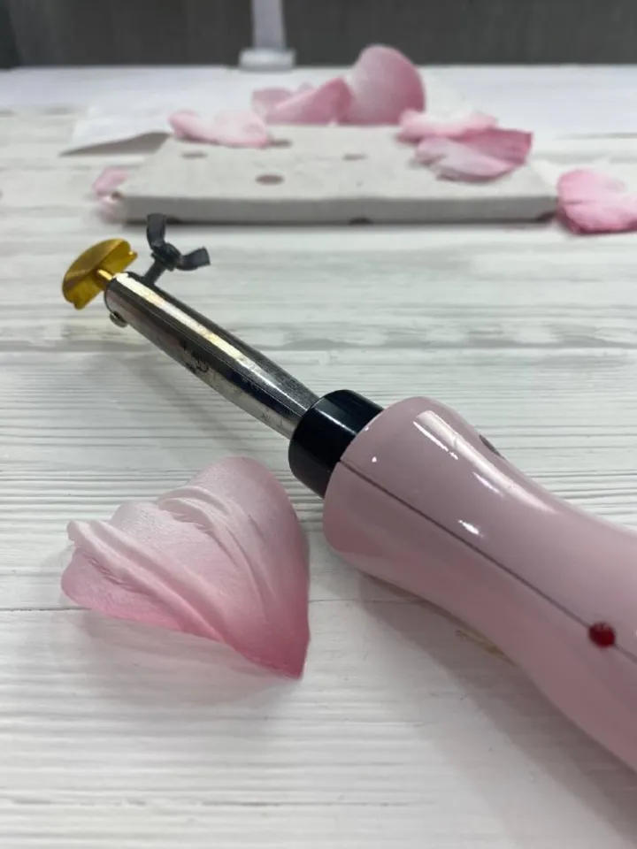 White soldering iron with 2 modes (40 and 60 watts)