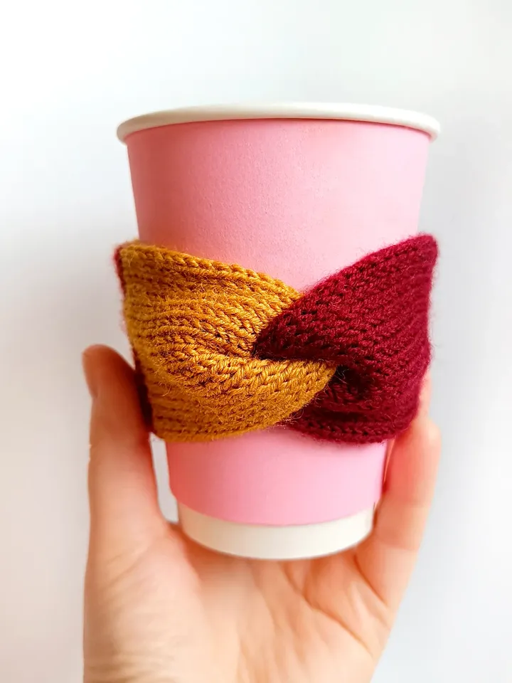 Gryffindor Coffee cup holder knitting pattern