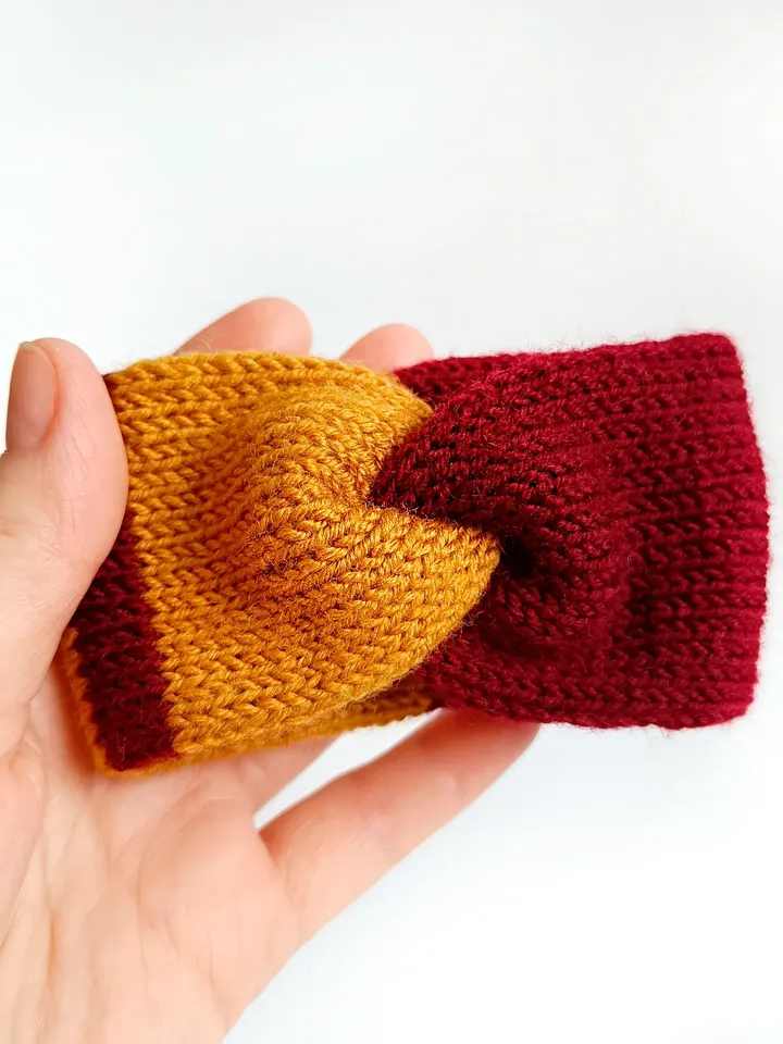 Gryffindor Coffee cup holder knitting pattern