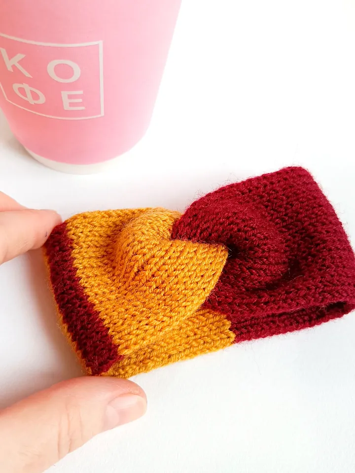 Gryffindor Coffee cup holder knitting pattern