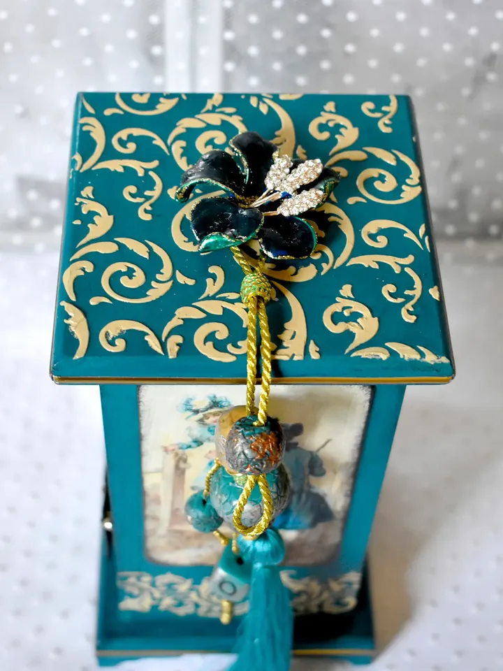 Turquoise LOVE Tea House for Storing Disposable Tea Bags