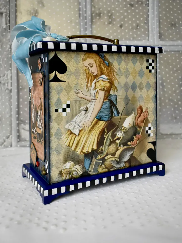 ALICE Dark blue tea house for storing disposable tea bags