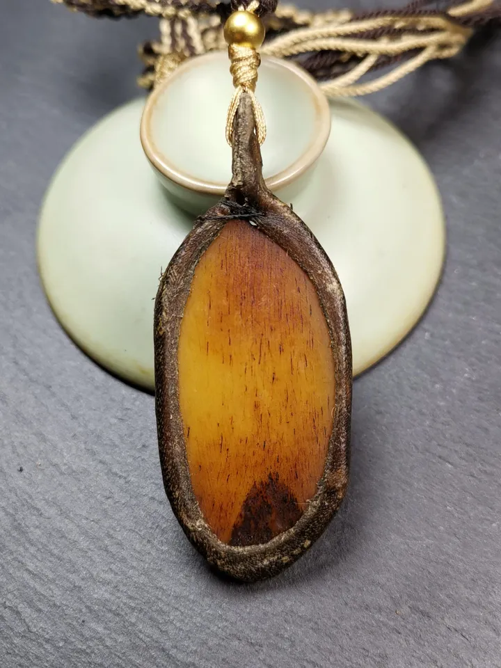 Mysterious Tibetan Buddha Statue Amulet,Gandhanra Old Tibetan Yak Bone Carved Pendant,70×29mm