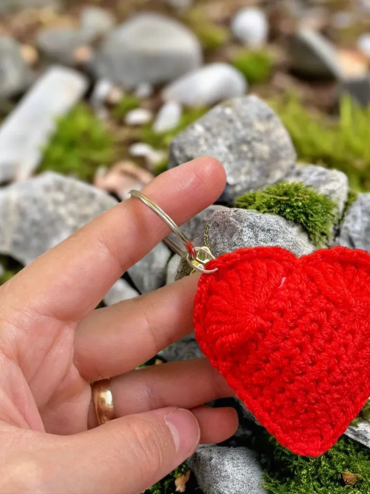 Valentine's Day Crochet Heart Keychain | Cute Amigurumi Heart Pattern | Unique Gift for Her or Couples | Easy Beginner Crochet