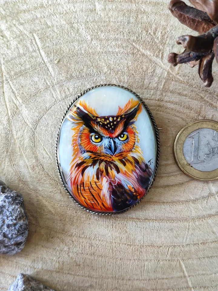 Brooches for women: Wisdom owl on pearl brooch • Gift for teacher • elegant bird brooch • handmade wizard jewelry • gorgeous pin for dress