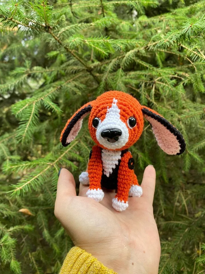 PDF Beagle in a Christmas Bag Crochet pattern, Crochet Animal Pattern, Crochet Puppy, Christmas Amigurumi, Crochet Cute Dog Amigurumi