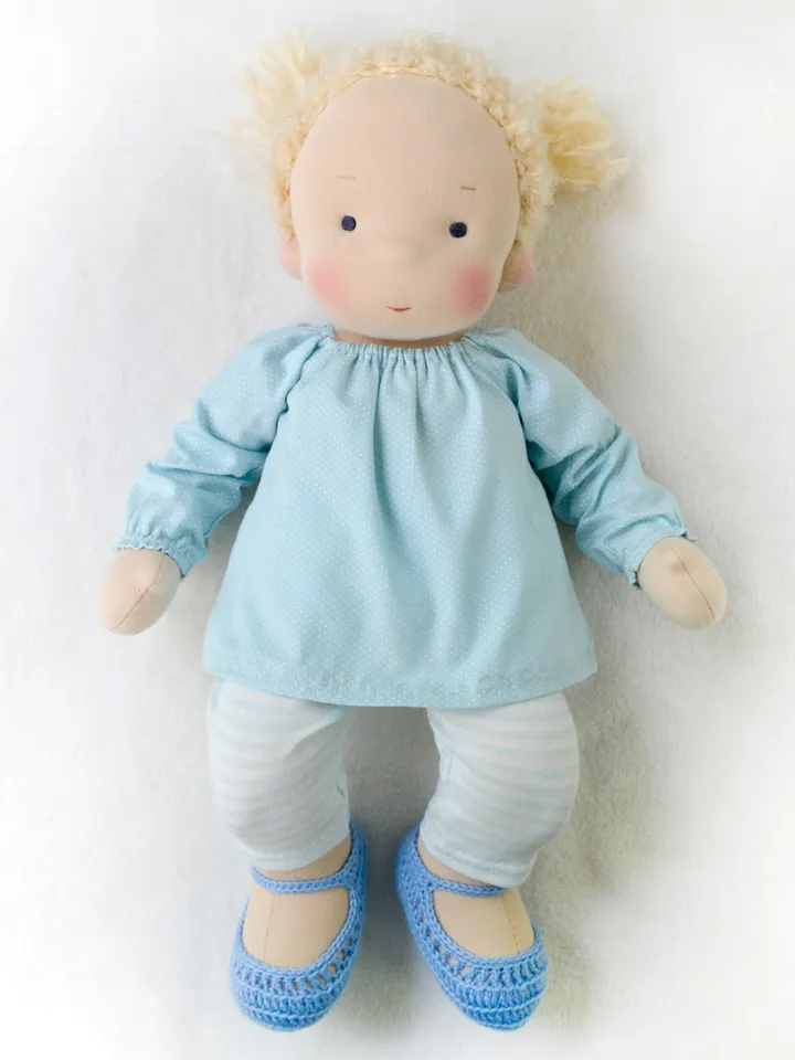 DIY clothes set for a Waldorf baby doll 14 inch (36 cm) tall. PDF sewing patterns and tutorials.