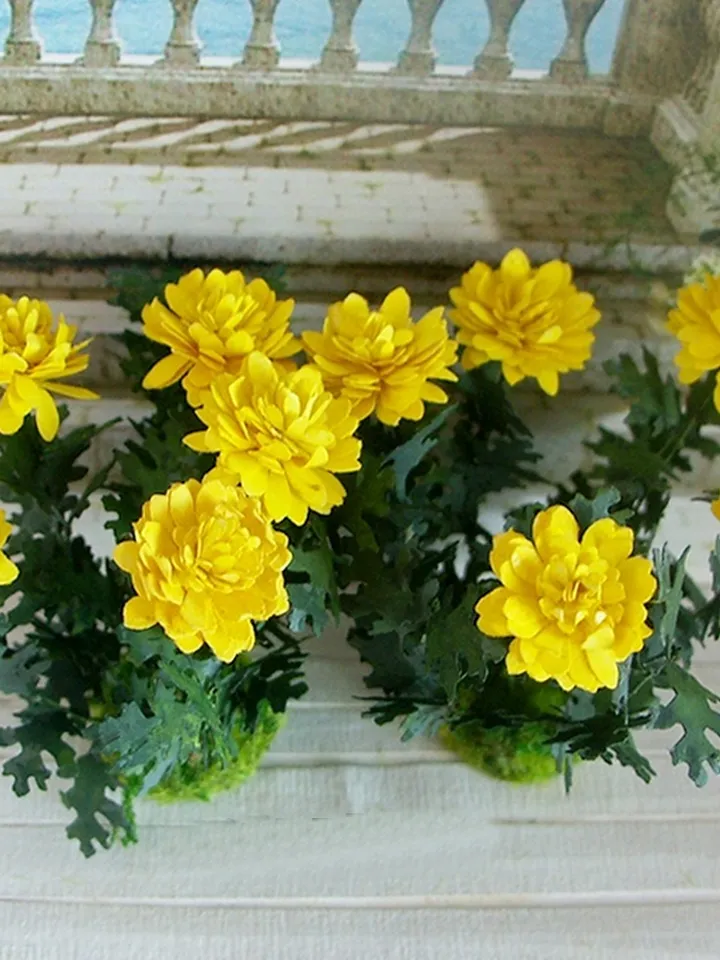 Flowers for the doll house.1:12 scale.