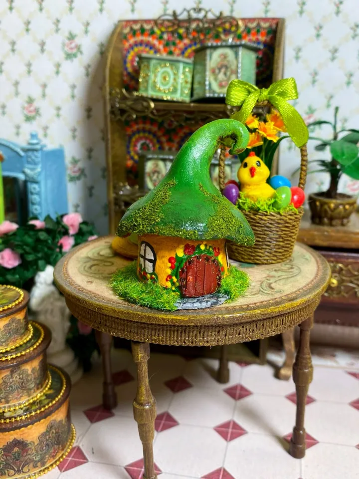 Forest mini house. Dollhouse miniature. 1:12. House for a gnome. Handmade.