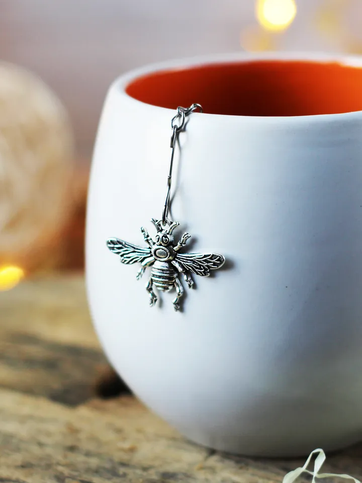 Honey bee tea ball infuser for herbal tea, Tea infuser charm bee, Tea Strainer bee pendant, loose leaf tea lover gift