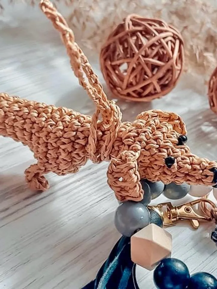 Crochet pattern dachshund pendant digital instant download and video tutorial, bags charm, pet creature crochet, keychain badger dog crochet